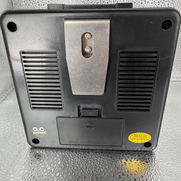 Portable Audio Amplifier - Black and Gold - Picture 3 of 11